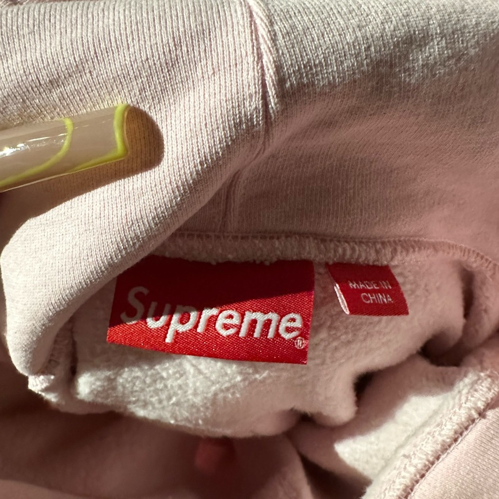Supreme logo sweater never worn 💕 - Picture 5 of 7